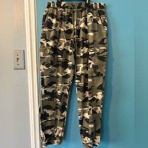 Women’s Camouflage Cargo Pants